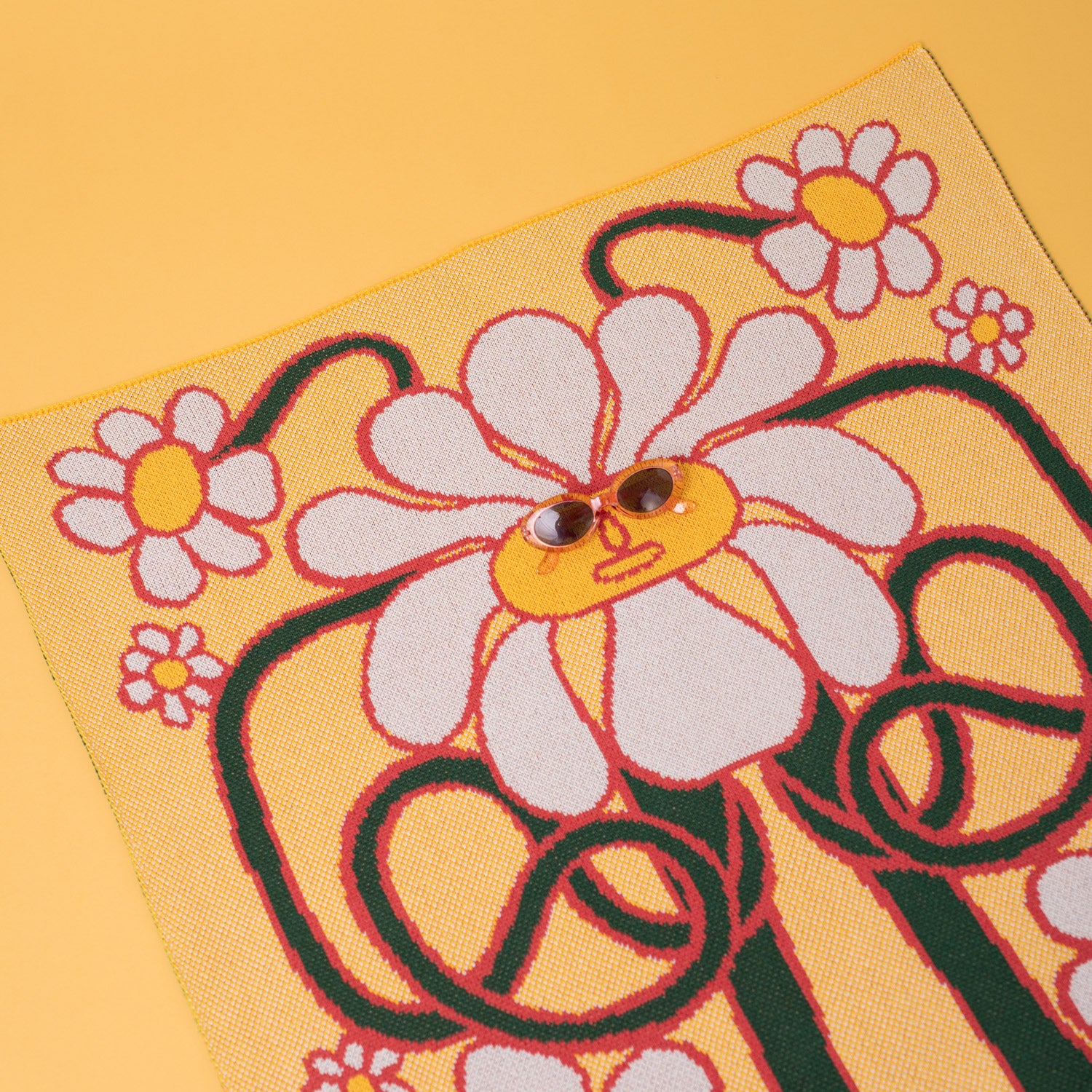 Daisy Dude Mini Blanket - Slowdown Studio