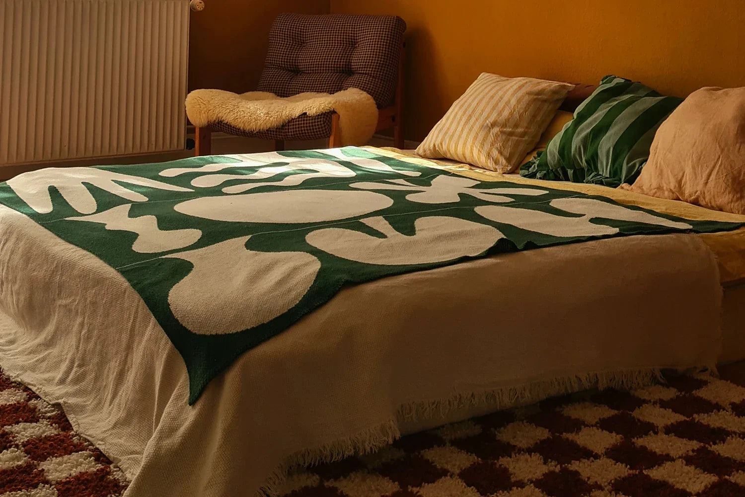 4 Inspiring Ways to Style a Throw Blanket and Elevate Your Home Decor